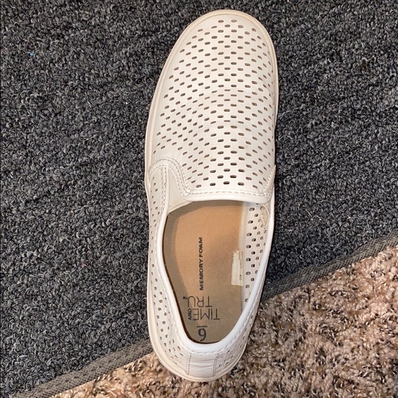 White time and tru memory foam shoes - Picture 1 of 3